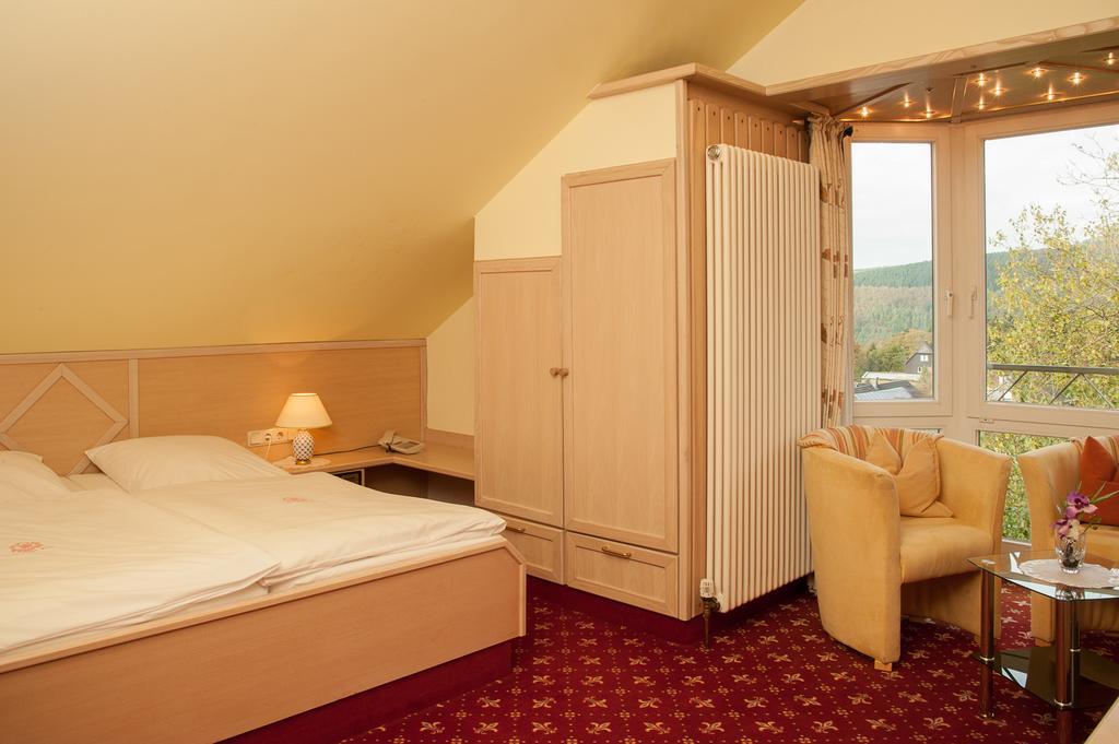 Hotel Zum Weissen Stein Kirchen  Екстер'єр фото
